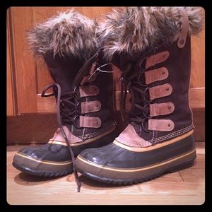 Joan of Arctic women’s boots